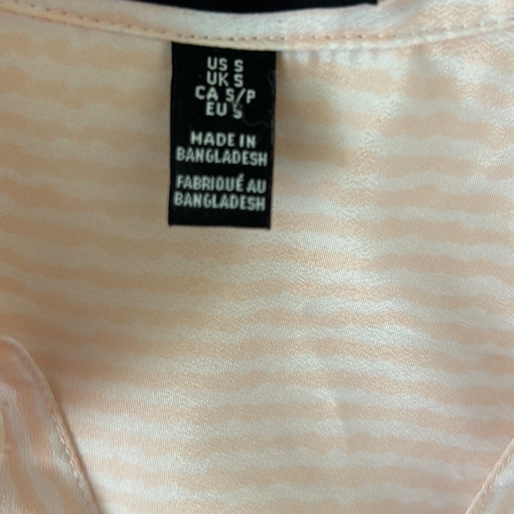 Jones New York, women’s tunic style blouse. Pink and white pinstripe. Size S - Picture 5 of 8